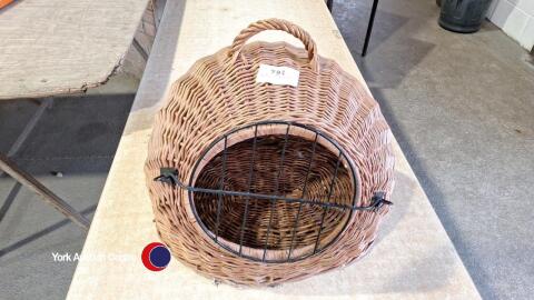 Wicker cat basket with mesh door