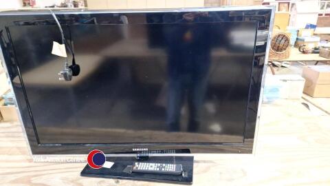 Samsung 40 inch TV with remote