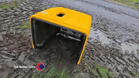 JCB 526 engine hood