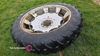 Pair 300/95R46 row crop wheels NH - 2
