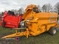 Lucas Castor 30R straw bedder, 2006 - 2