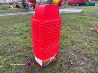 15x red buckets with lids