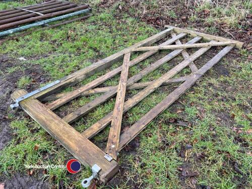 Wooden 8ft gate