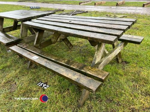 Picnic table