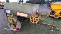 Trailed fertiliser spreader - 2