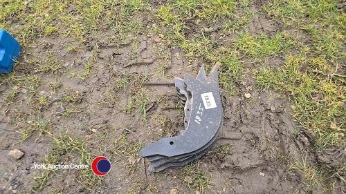 6 x Sumo Trio low draft weld on leg bottoms, new