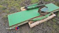 Easterby trailer parts - 2 rams, spring and trailer front