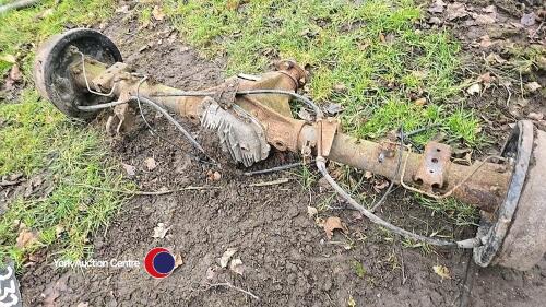 Navara D40 complete rear axle, removed from a snapped chassis