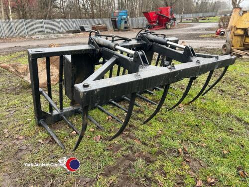 Muck grab 7ft pin and cone brackets