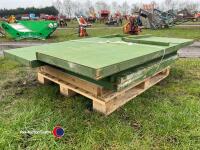 Warming box for lambs/piglets. Insulated floor and sides/top. Flatpack easy to erect. - 4