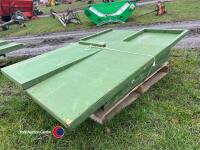 Warming box for lambs/piglets. Insulated floor and sides/top. Flatpack easy to erect.
