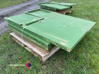 Warming box for lambs/piglets. Insulated floor and sides/top. Flatpack easy to erect. - 4