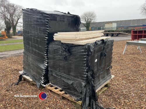 Pallet of poultry/pig slats, brand new