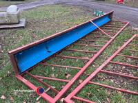 15ft feed barrier with trough attached