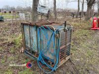 Livestock weighing crate