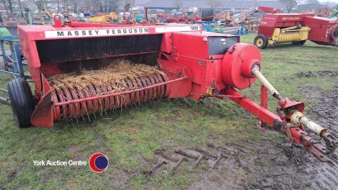 Massey Ferguson 128 baler