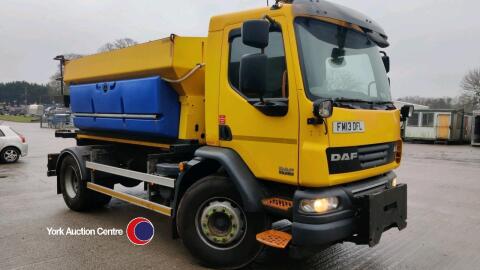 2013 DAF 55.220 Schmidt 18T 7.0 Diesel gritter - 1 former keeper - HPi Clear - 00’s 242072 kilo - FM13DFL - MOT Exempt, key in office - Green slip of V5 only - Purchaser to apply for V5