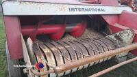 International 440 baler - 2