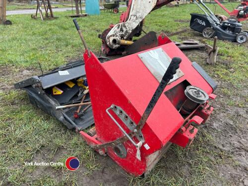 Westwood beltdrive grass collecting brush roller and large collecting bag fitted. Fits S1300 but older model to above mower. Pulley has been adapted to work with above mower and fixings adapted for above. Original linkage and fittings included