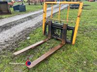 Forklift carriage plus a pair of forks - 2