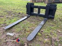 Pair of forks c/w Bobcat brackets. - 2