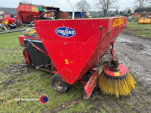 Bobman BSHD - 10 self propelled bedder/scraper with rotary brush, missing key