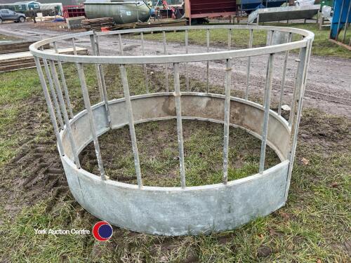 Sheep ring feeder