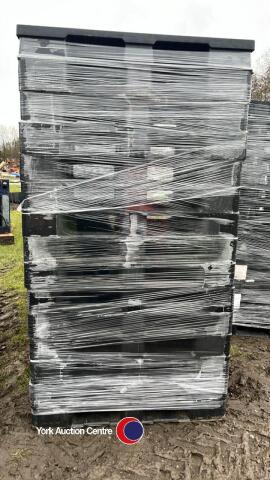 15 plastic pallets