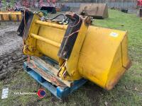 Toetip bucket on pin and cone brackets - 3