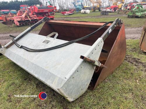 Grain bucket c/w JCB sweeper attachment and JCB Q-Fit brackets, working order