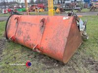 Grain bucket c/w JCB sweeper attachment and JCB Q-Fit brackets, working order - 3