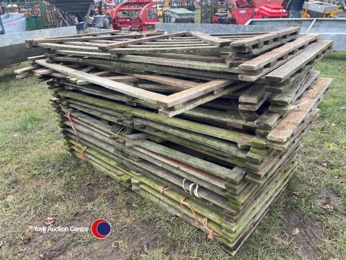 20 x wooden sheep bars