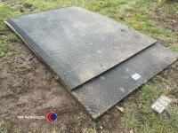 4 rubber stable mats , approx 4 ft x 6 ft. ( chequer-plate pattern)