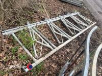 IAE 10ft head lock/barrier for cattle - 3