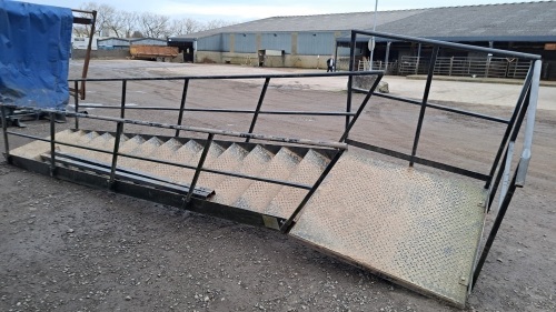 Set of gantry stairs for shipping container