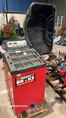 Wheel balancer, single phase