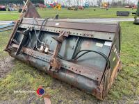 Mailleux 8ft 2ins auger mixer bucket, pin and cone brackets - 3
