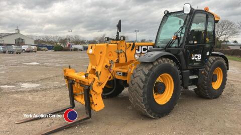 JCB 560/80 Agri-Super telehandler, live link, Q-fit headstock c/w tines, 2828hrs. YY17 PWF