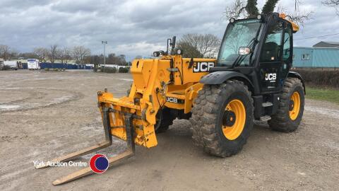 JCB 560/80 Agri-Super telehandler, live link, Q-fit headstock c/w tines, 2212hrs. YX68 YPF