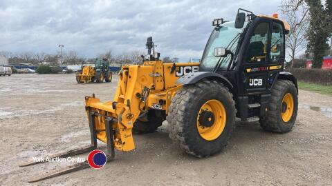 JCB 560/80 Agri-Extra telehandler, live link, Q-fit headstock c/w tines, 1367hrs. YX71 VRW