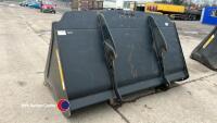 JCB 2.4m/3 bucket - 3