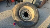 2x 8-stud super-single trailer tyres on rims 385/65R22.5 - 2