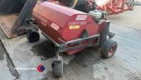 2012 trailed Logic horse manure collecter, petrol engine - 6