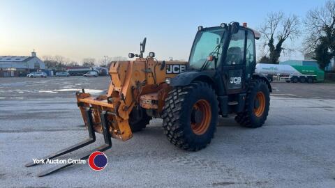 JCB 560/80 Agri-Super telehandler, live link, Q-fit headstock c/w tines, 3971hrs. YY17 AHX