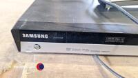 Samsung DVD player & controls - 3