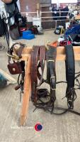 Cob Set of Brown/ Black driving harness. Bridle has brass decoration to face drop, winkers and broadband and a Liverpool bit. Breeching is black webb - 5