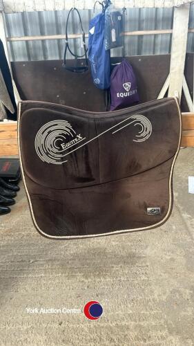 Full Equitex Velvet General Purpose Saddle Pad. Brown. Used.