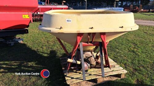 Vicon 602 fertiliser spreader