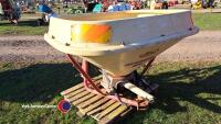 Vicon 602 fertiliser spreader - 2