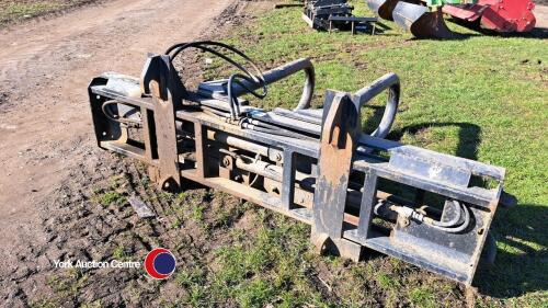 Quadro grip wrapped bale handler, JCB Q-fit brackets